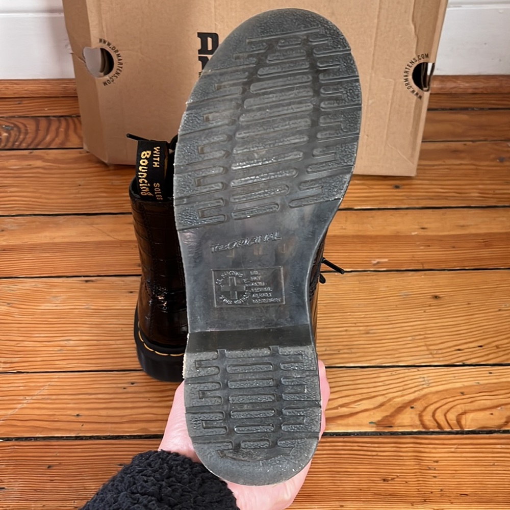 DR. MARTENS 1460 W Black Patent Lamper Croc Emboss Boots - Picture 15 of 16